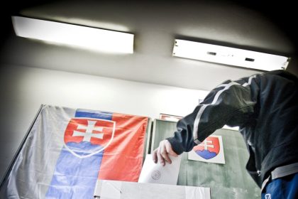 Dominuje jedna strana boj o miesto medzi kandidatmi