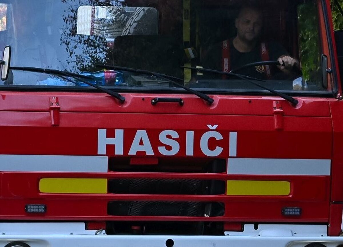 Hasici zasahovali v Bratislave pri poziari auta
