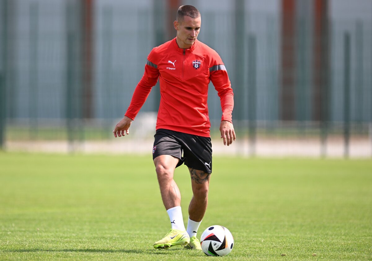 Ked podaval lopty ludia bozkavali nohy trenerovi Nechceny Trnavcan pocuva ody a ma to co fanusikovia miluju