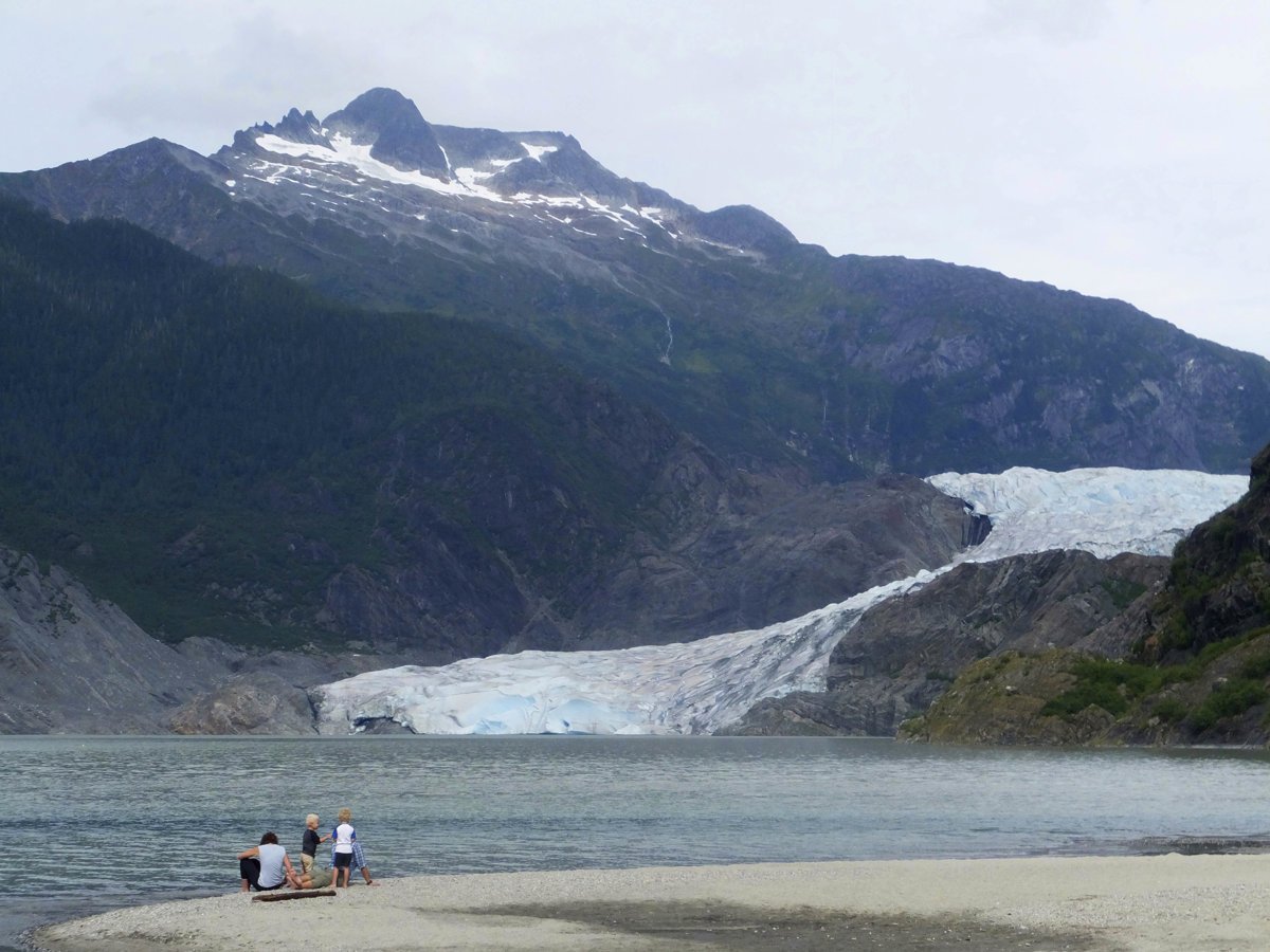 Na Aljaske zaznamenali silne zemetrasenie urady varovali pred cunami