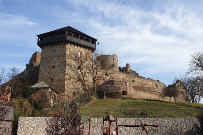 Na Filakovskom hrade spristupnia nepovolene miesto