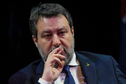 Salviniho oslobodili prokurator sa odvolal Minister sa opat postavi pred sud