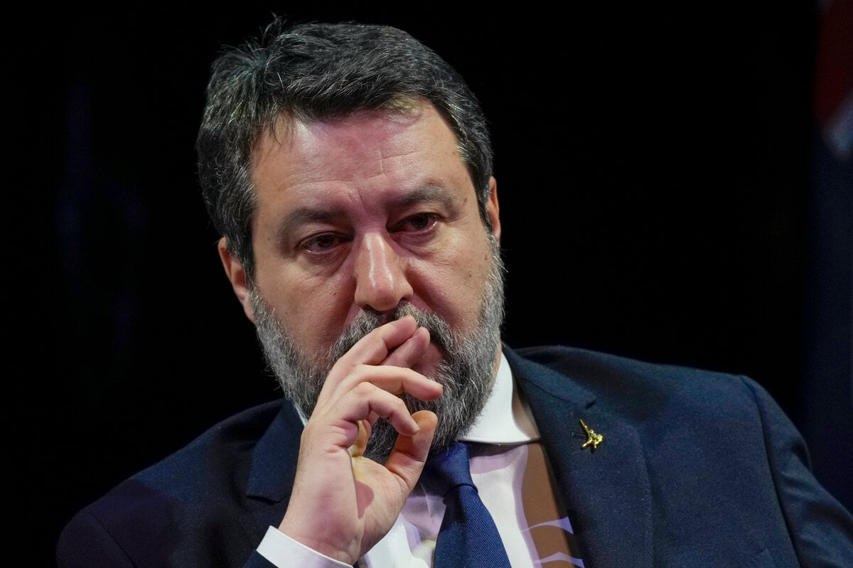 Salviniho oslobodili prokurator sa odvolal Minister sa opat postavi pred sud