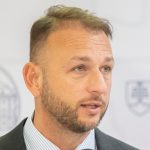 Sutaj Estok a sefka policie vysvetlia postup v kauze bombovych hrozieb