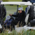 Trump si pocas navstevy Skotska zahral golf protesty prichadzaju