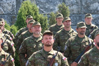 Ucastnici pilotneho vycviku Narodnych obrannych sil zlozili prisahu