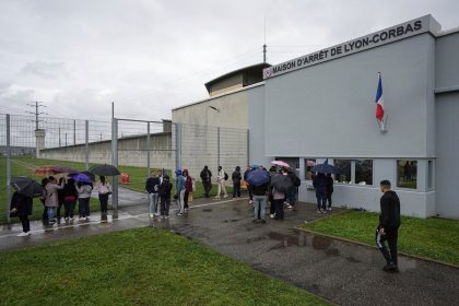 Vo Francuzsku skumaju nezvycajny pripad Trestanec usiel vo vybaveni spoluvezna