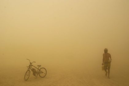 Antikapitalisticky festival Burning Man opovrhuje peniazmi ale bez nich neprezije