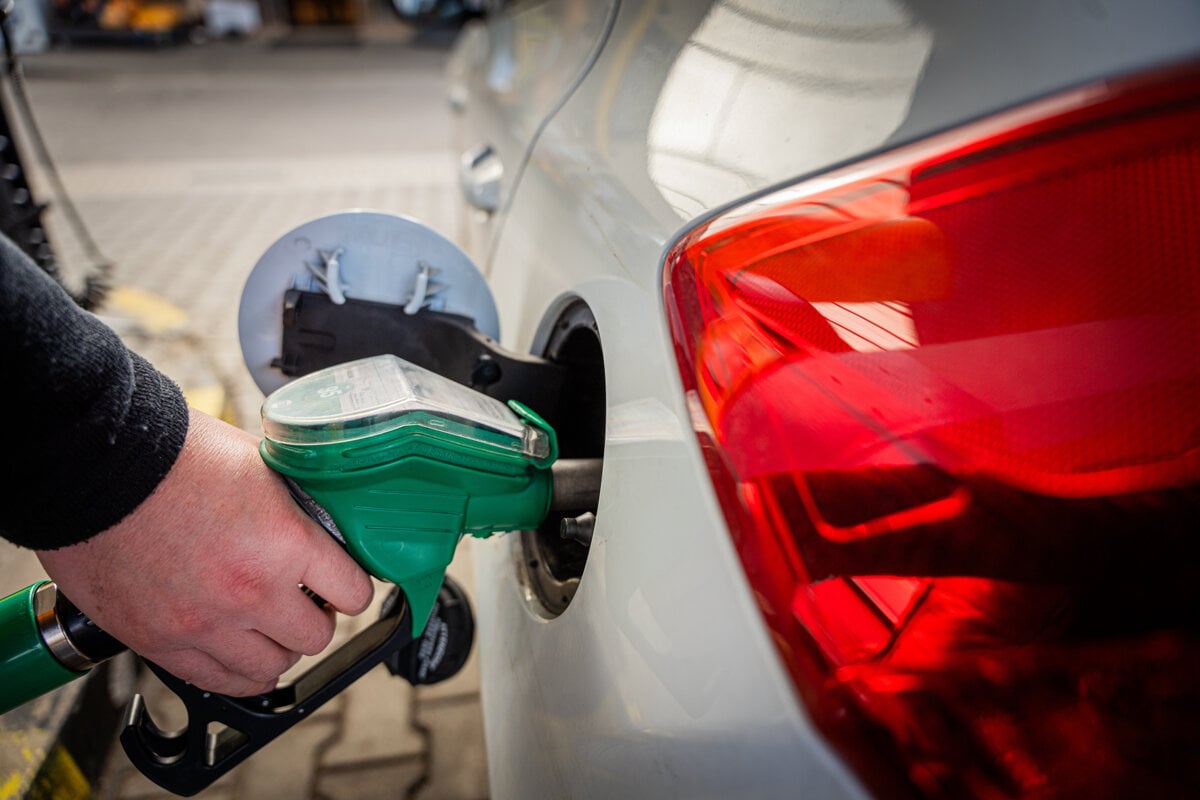 Ceny benzinov v predchadzajucom tyzdni mierne stupli nafta zlacnela