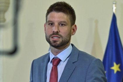 Fico prekryje skandal so zachrankami ovplyvnovanim volieb tvrdi Simecka