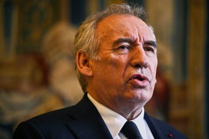 Francuzsky premier poziada parlament o doveru vlade