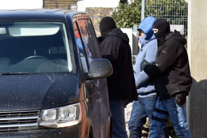 Heroin prevazali z Bratislavy a predavali v Trnave policajti zadrzali dvojicu dilerov