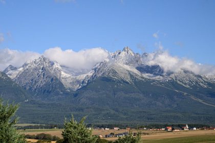Hoci leto este neskoncilo Vysoke Tatry pokryl prvy sneh