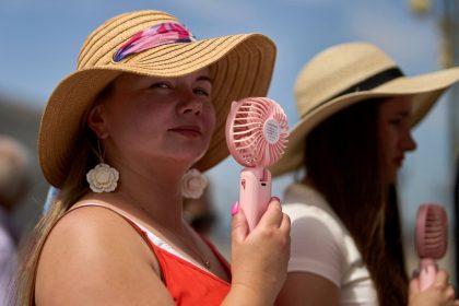 Juh cakaju popoludni horucavy teplota az 35 C