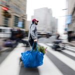 Nalada americkych spotrebitelov sa v juli zlepsila menej nez ocakavali