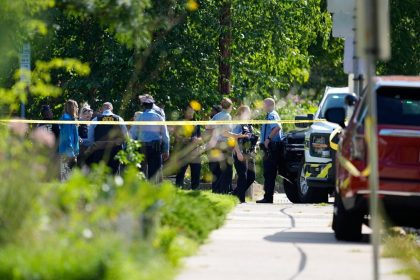 Pri strelbe na katolickej skole v Minneapolise zomreli dve deti
