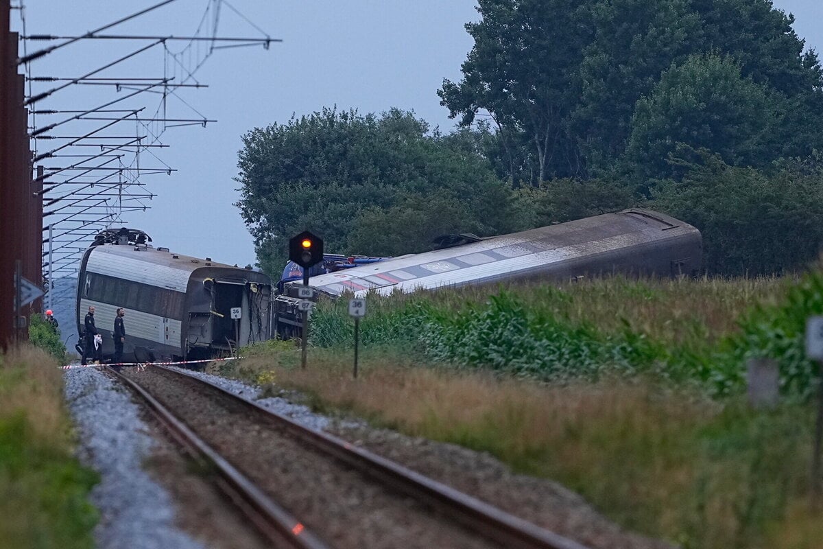 Pri zrazke vlaku s polnohospodarskym autom v Dansku zahynul clovek