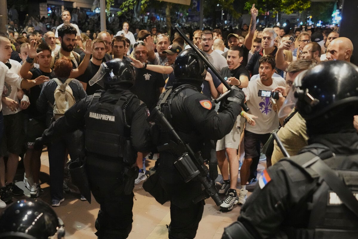 Protestujuci studenti obvinuju srbske urady z pokusu o obciansku vojnu