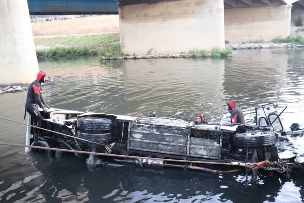 V Alzire sa zrutil autobus z mosta do rieky najmenej 18 zahynulo