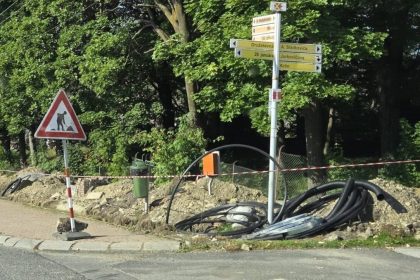 V obci Strba odstrania kablovu pavutinu a modernizuju osvetlenie a rozhlas