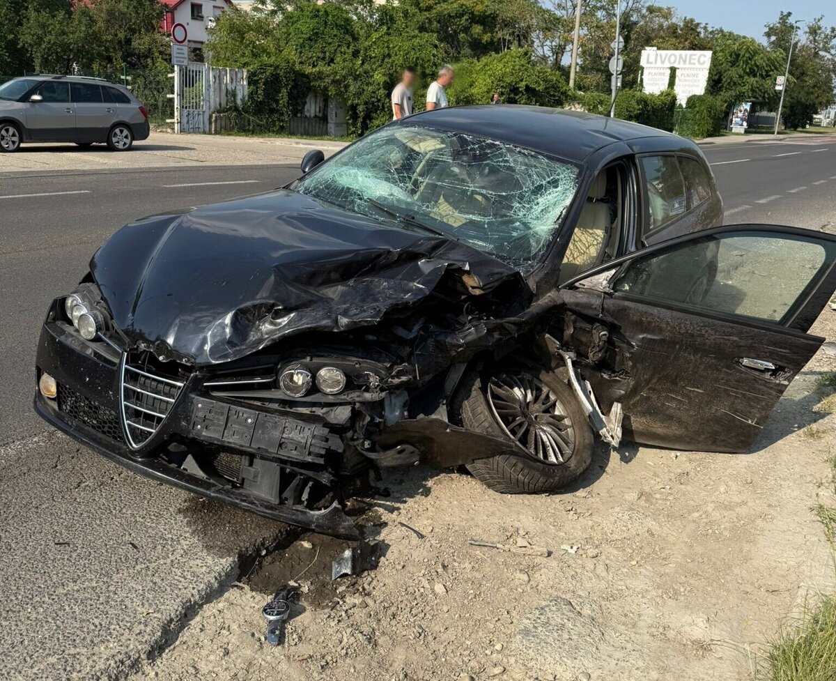 Vodic v Bratislave sposobil nehodu a odisiel