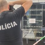 Z obchodu policia odniesla dalsi automat s drogami