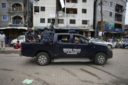 Autobus so svadobcanmi sa v Nigerii zrutil do rieky zahynulo 19 ludi