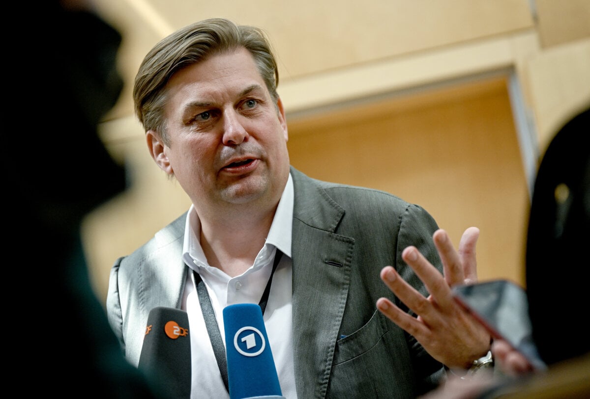 Byvaleho asistenta nemeckeho europoslanca za AfD odsudili za spionaz pre Cinu