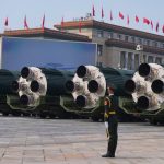 Cina na prehliadke predstavila nove zbrane rakety a drony
