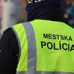 Dramaticky zasah Muz s nozom hrozil skokom