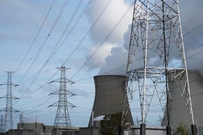 Iran s Ruskom postavi styri bloky elektrarne v Siriku