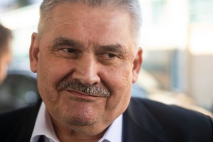Jan Richter pripusta odklad hlasovania o ustave