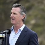 Kalifornia zakazala prislusnikom ICE nosit masky