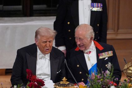Karol III vyzdvihol Trumpa za odhodlanie riesit konflikty