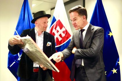 Nadina co sa podarilo nadanemu Oravcovi Sefovi NATO venoval obraz