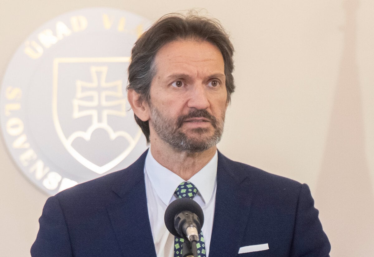 Opozicia namieta ze zmeny k narodnej armade prejdu ako prilepok