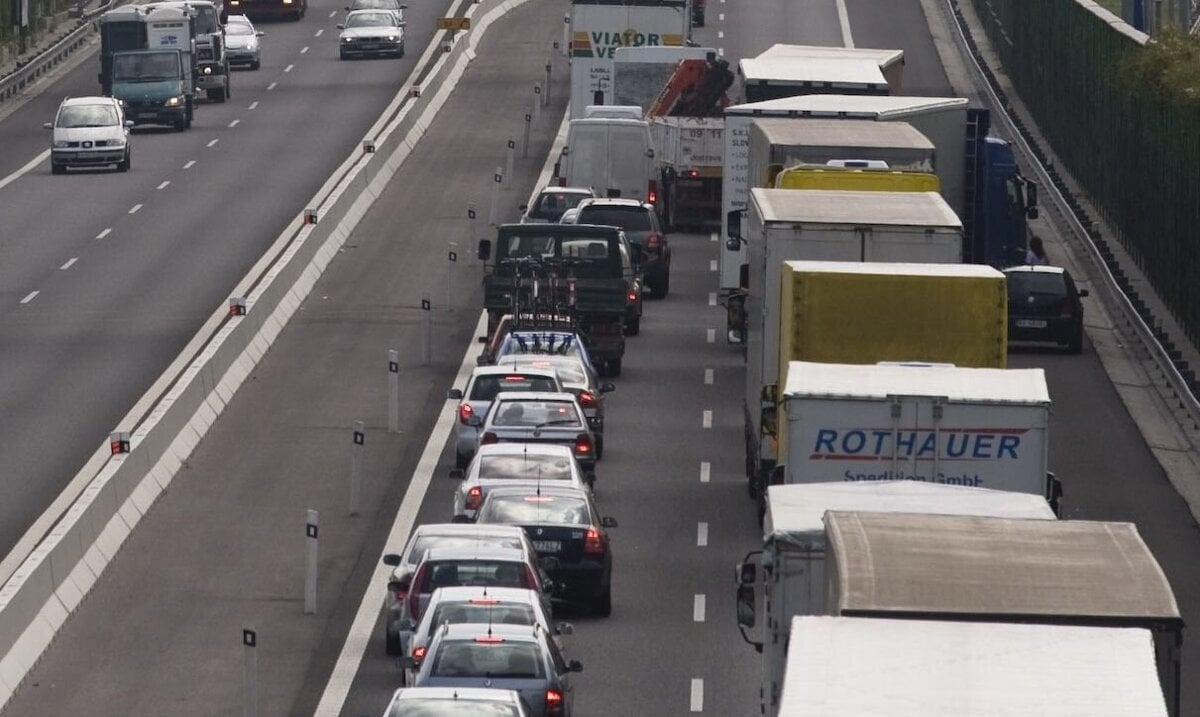 Oprava mostneho zaveru na D2 pri Stupave