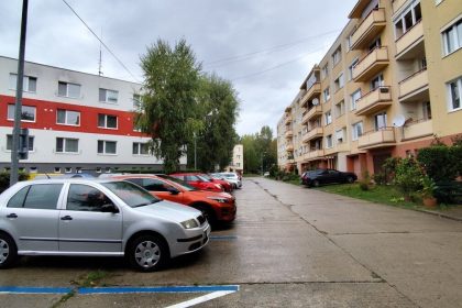 Parkovaci system v Bojniciach zarobil desattisice eur