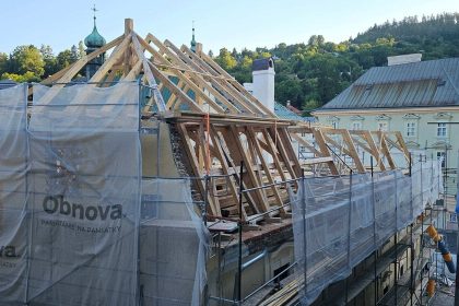 Po pozari v Banskej Stiavnici vstava krov z popola