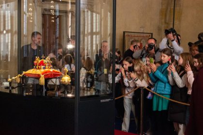 Prazsky hrad vystavil korunovacne klenoty a dokumenty