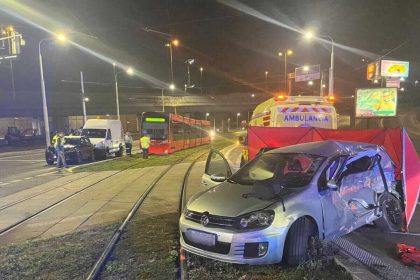 Sobotaajsia zrazka auta s elektrickou si vyziadala obet