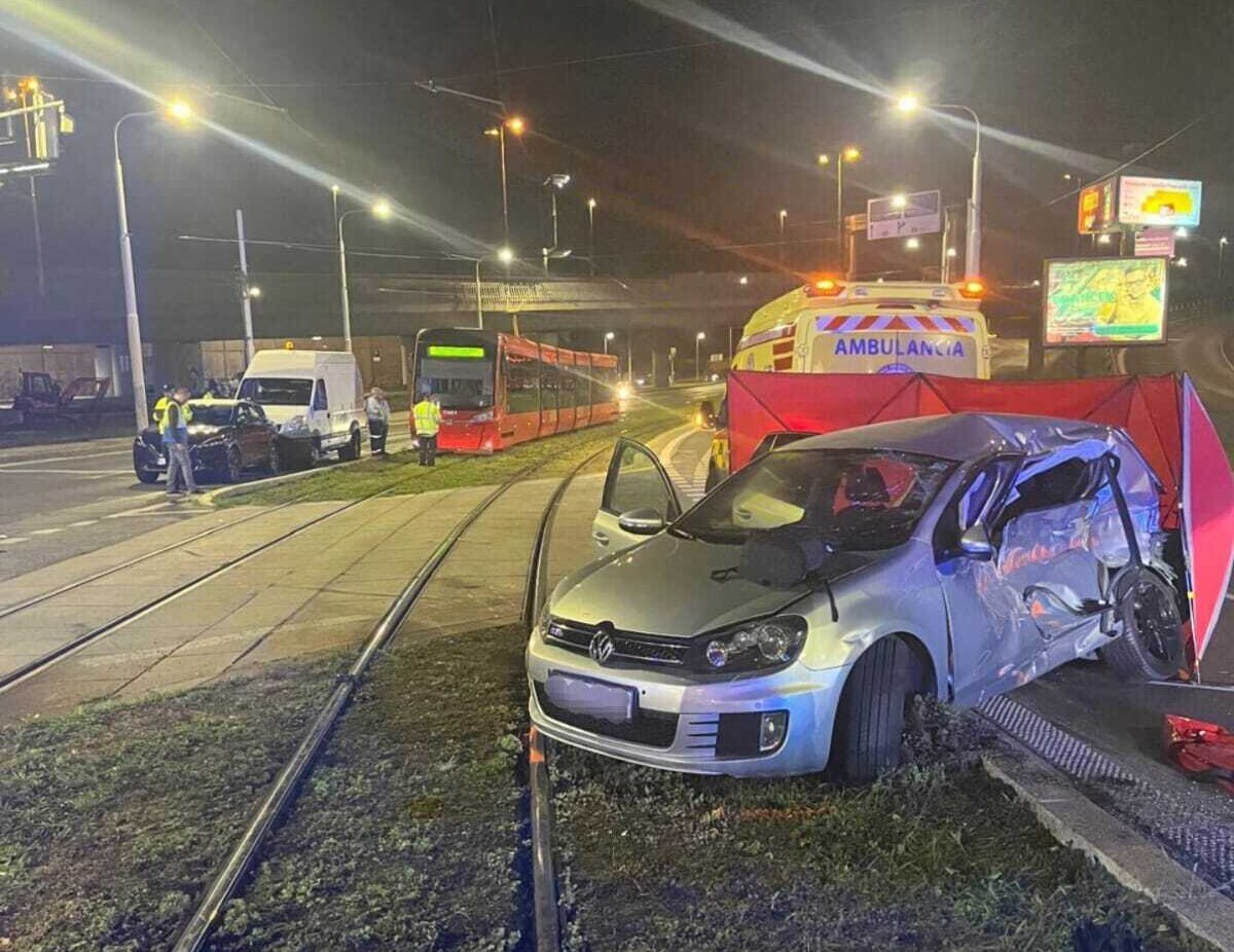 Sobotaajsia zrazka auta s elektrickou si vyziadala obet