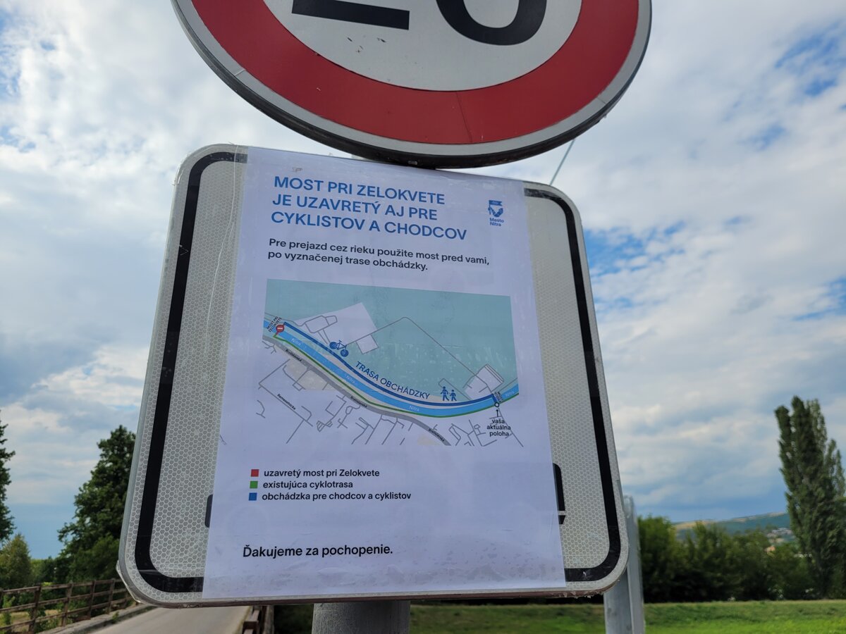 Uzavrety most ludom chyba mesto dohodlo trasu