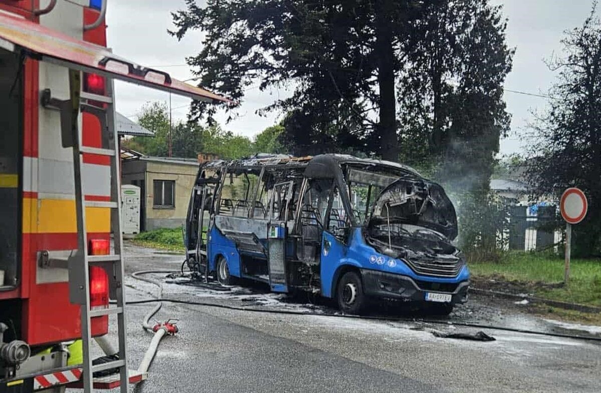 V Martine zhorel autobus vodic zabranil skodam
