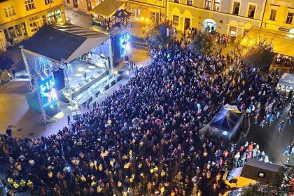 V meste zasiahnutom zltackou sa chysta Milenium party
