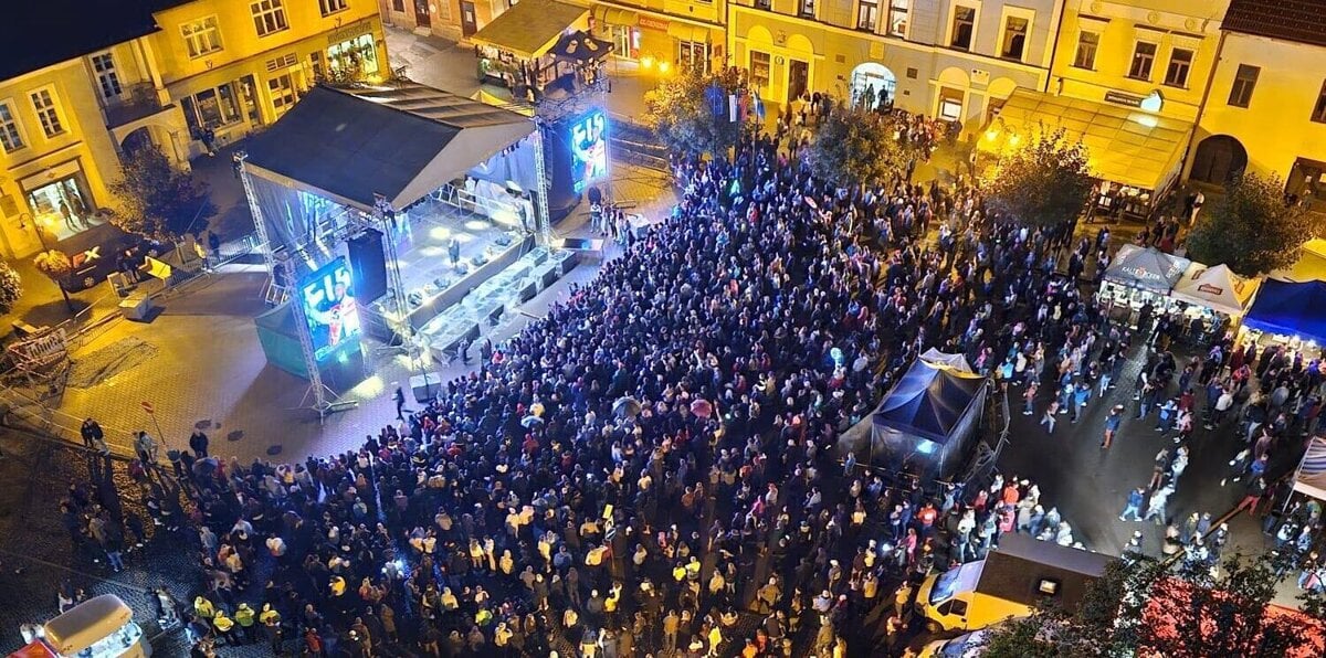 V meste zasiahnutom zltackou sa chysta Milenium party