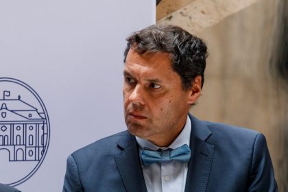 Vlada stale nedostatocne setri na vydavkoch tvrdi asociacia zamestnavatelov