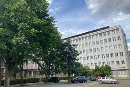 Vysluchy a znalecke skusanie pokracuju v pripade strelby