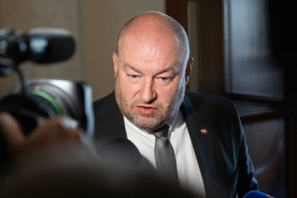 Z Kotlara sa podla Huliaka stal sarlatan stat by mal zacat od seba