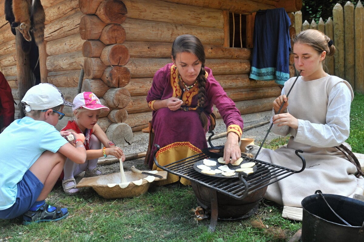 Zupny den na hrade Strecno s babkovym divadlom